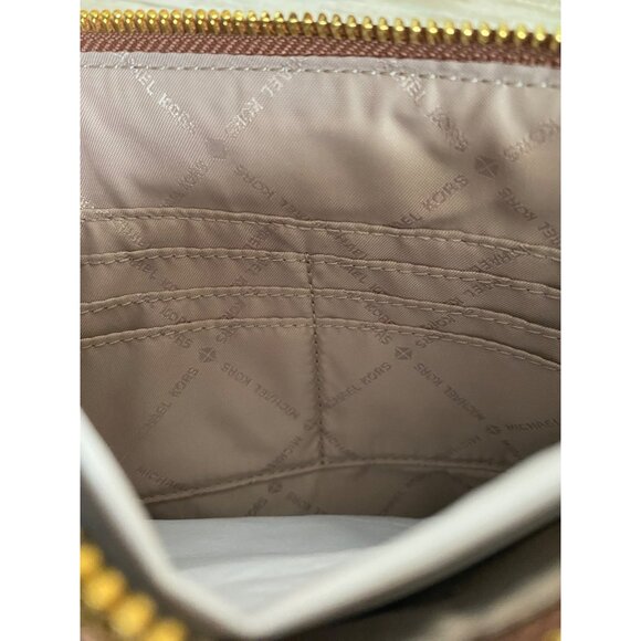 Michael Kors Aspen XL Wristlet MK Vanilla Ski Patch Zip Clutch NWT - Picture 10 of 15